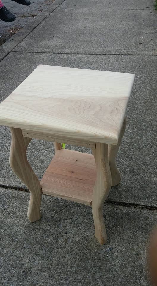 12” x 12” x 19” Queen Rose Table